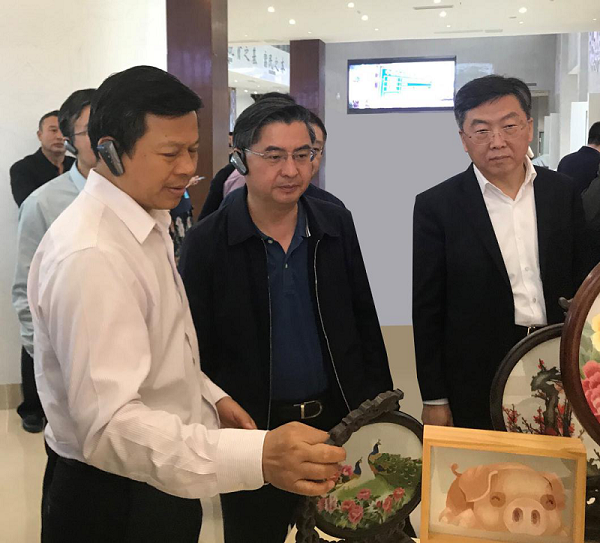 中國華融參加中央金融單位定點(diǎn)幫扶助力鄉(xiāng)村振興推進(jìn)會   獲評金融單位定點(diǎn)扶貧先進(jìn)集體、先進(jìn)個人